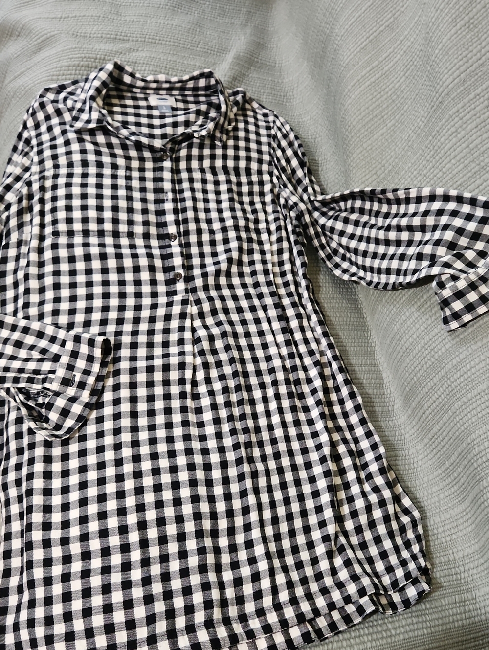 Old Navy Black & White Gingham Button-Up Shirt